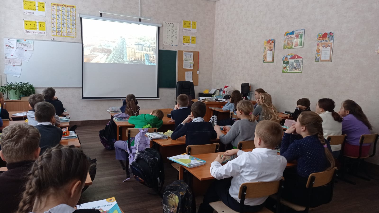 Ребята 4-х классов приняли участие во всероссийском проекте «Открытый урок» классный час назывался «Язык- живая душа народа».